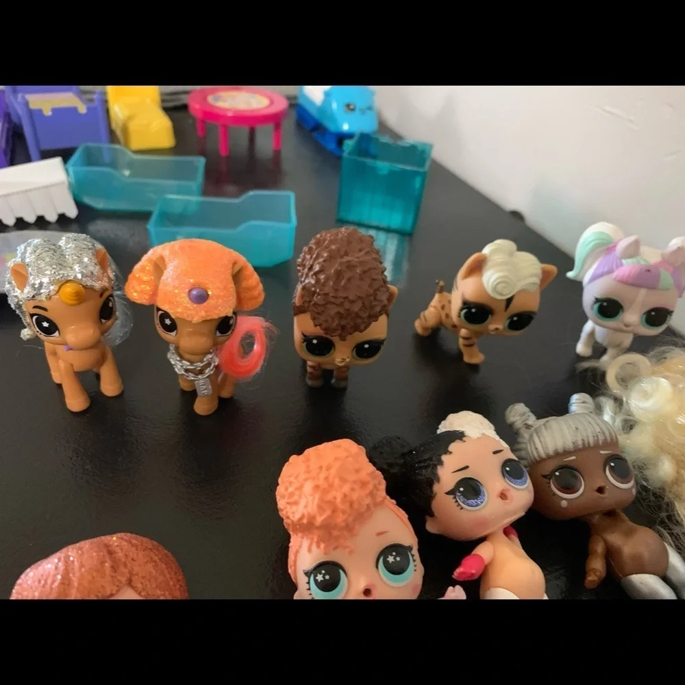 OMG LOL surprise Lot of 190 figures clothes/shoes/ice cream cart